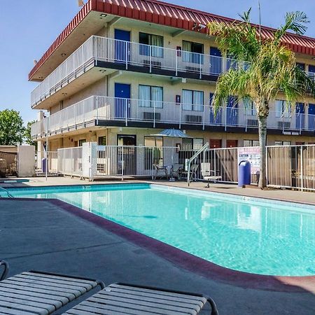 Motel 6-Fresno, Ca - Yosemite Hwy Eksteriør bilde