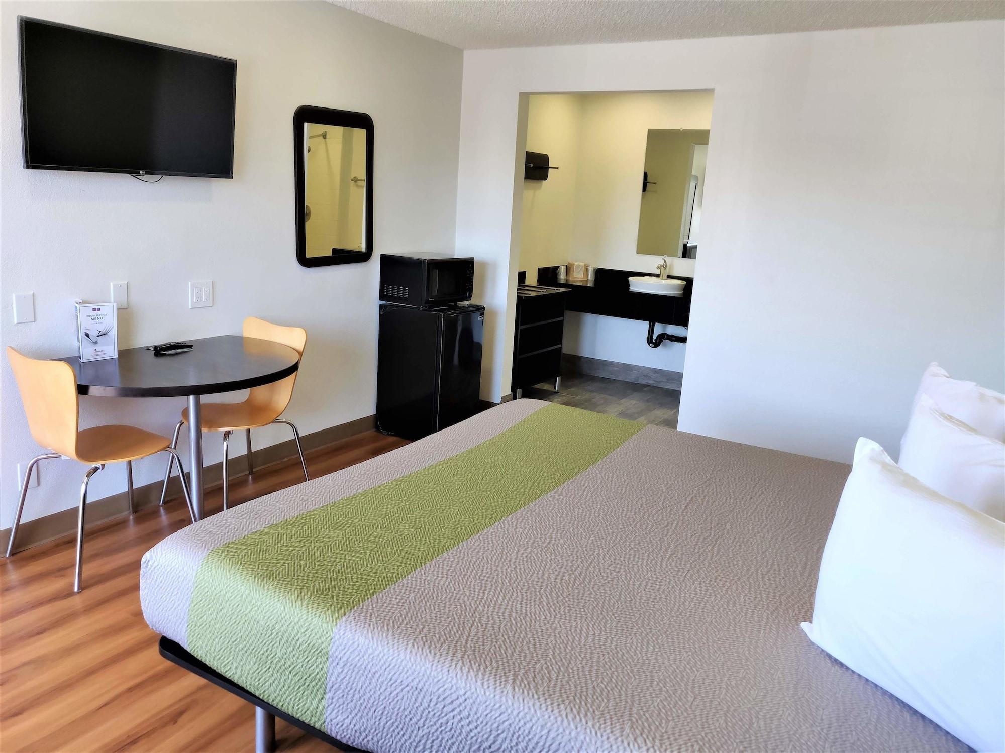 Motel 6-Fresno, Ca - Yosemite Hwy Eksteriør bilde