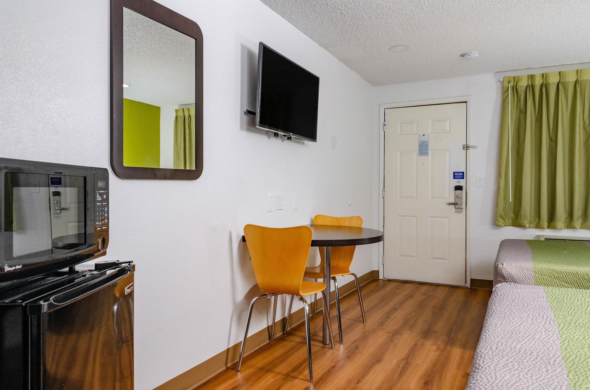 Motel 6-Fresno, Ca - Yosemite Hwy Eksteriør bilde