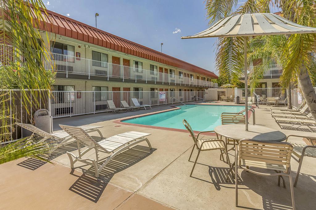 Motel 6-Fresno, Ca - Yosemite Hwy Eksteriør bilde