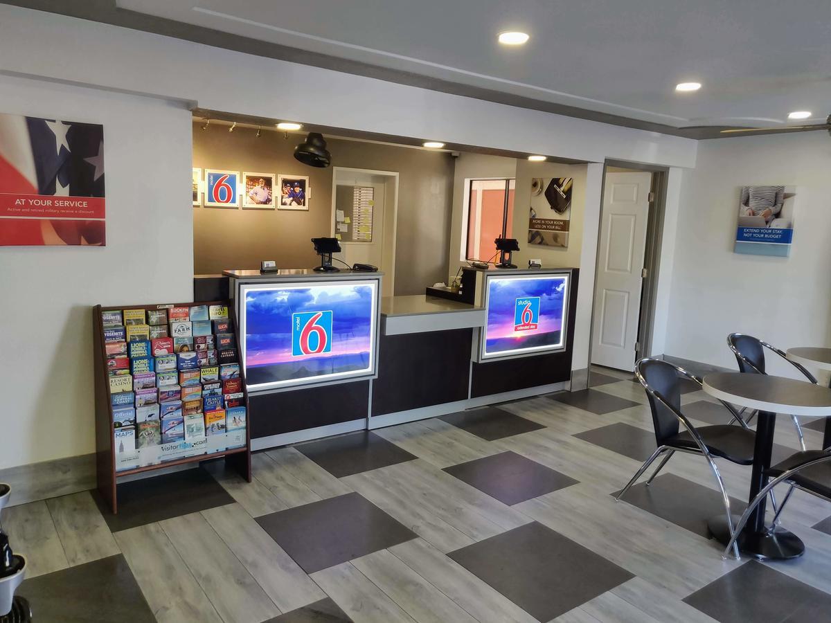 Motel 6-Fresno, Ca - Yosemite Hwy Eksteriør bilde