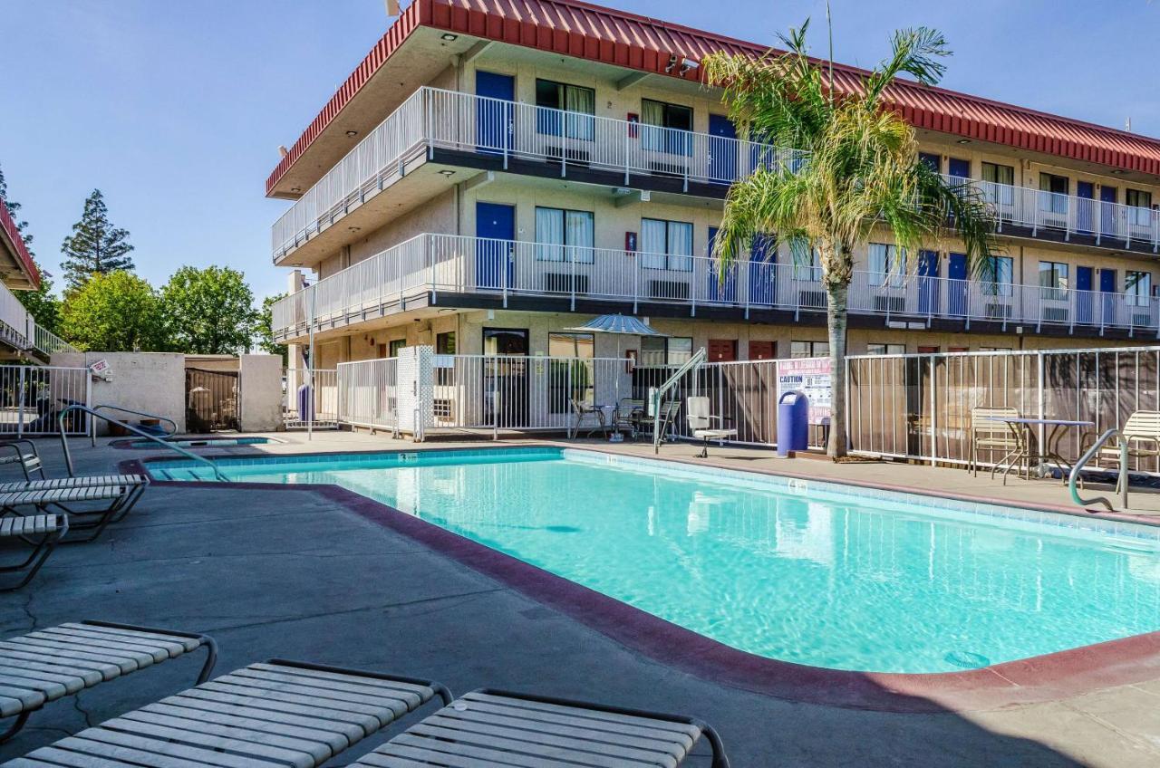 Motel 6-Fresno, Ca - Yosemite Hwy Eksteriør bilde