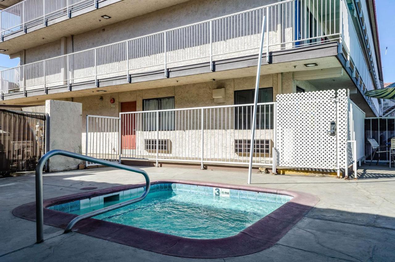 Motel 6-Fresno, Ca - Yosemite Hwy Eksteriør bilde